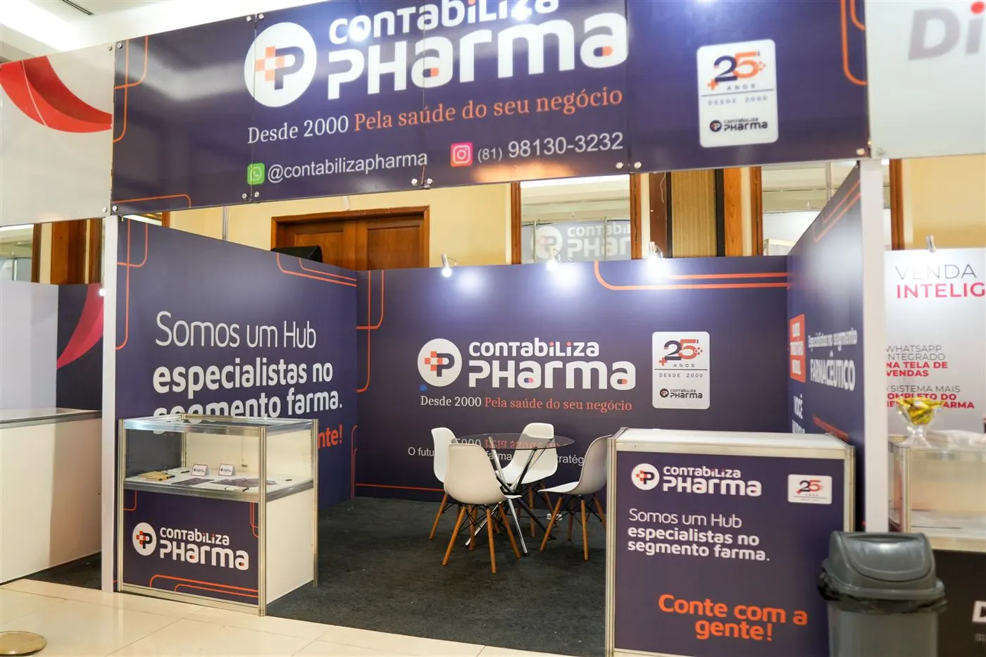 Corredor de estandes da Compra Far